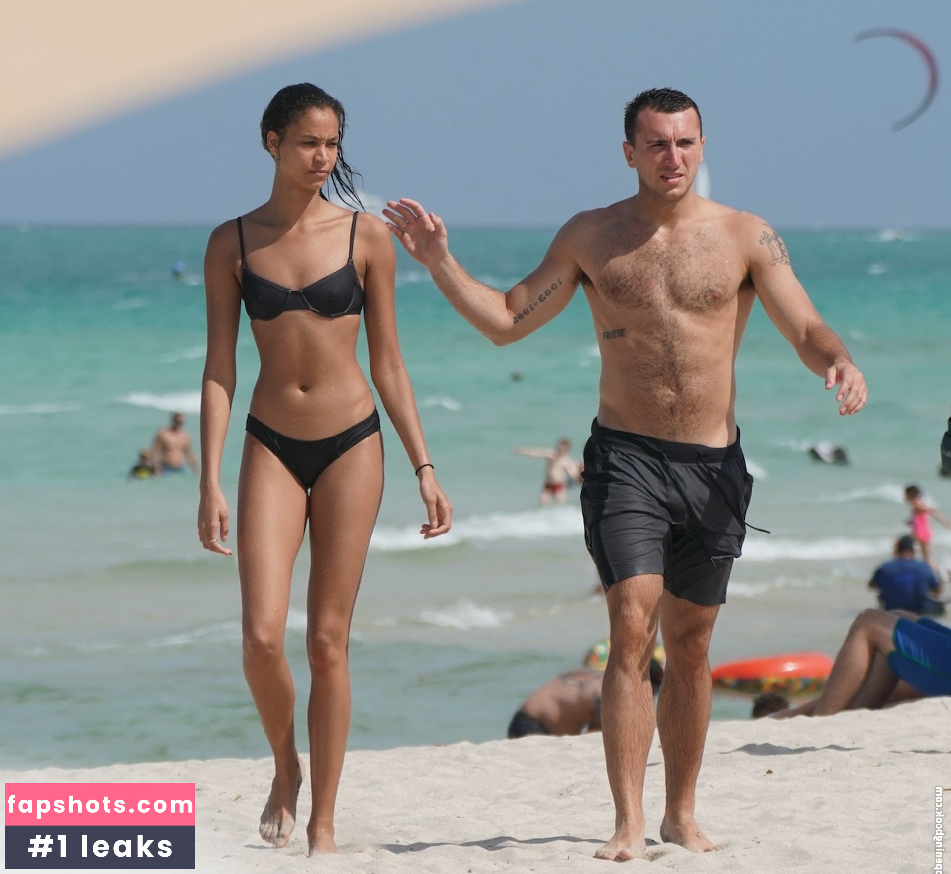 Chantal Monaghan gallery photo #3