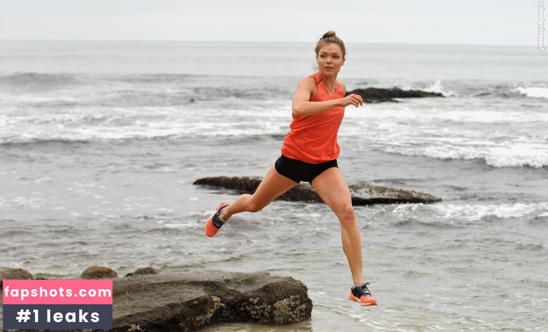 Chari Hawkins gallery photo #18