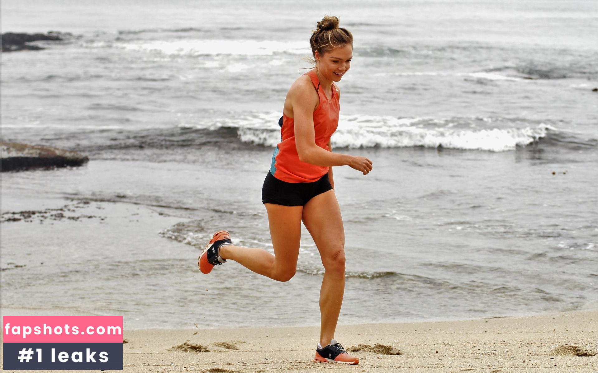 Chari Hawkins gallery photo #19