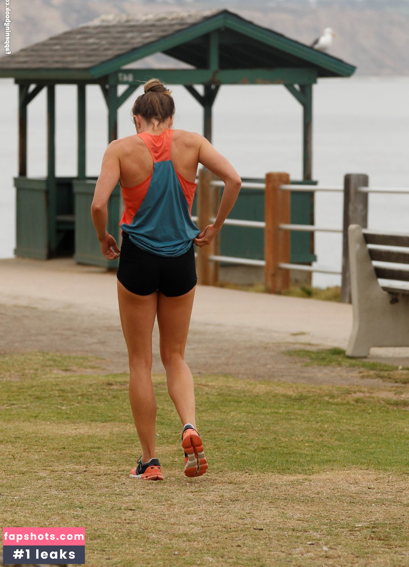 Chari Hawkins gallery photo #39