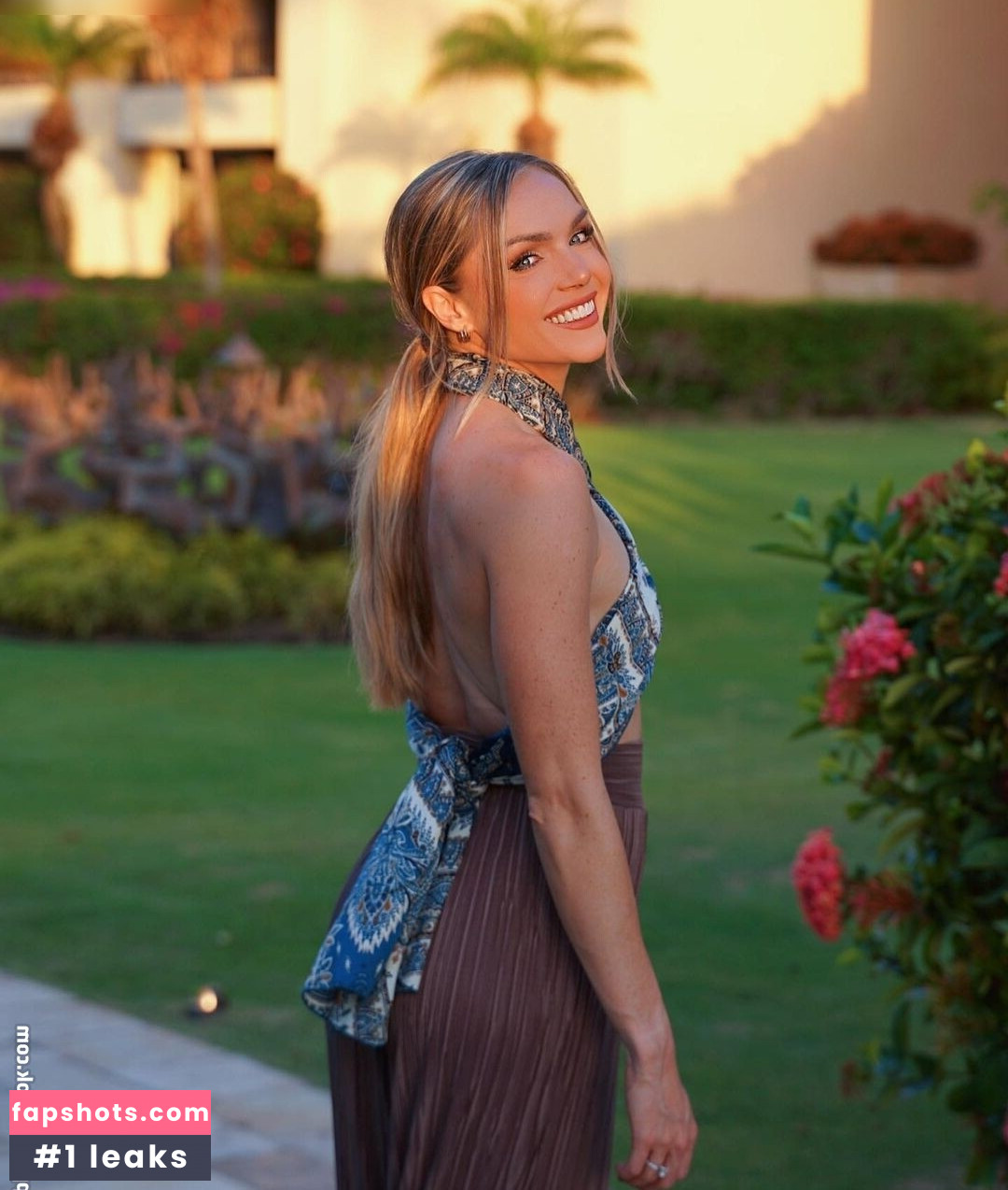 Chari Hawkins gallery photo #6