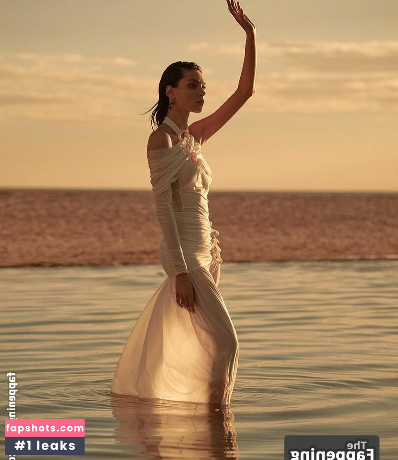 Charlee Fraser gallery photo #13