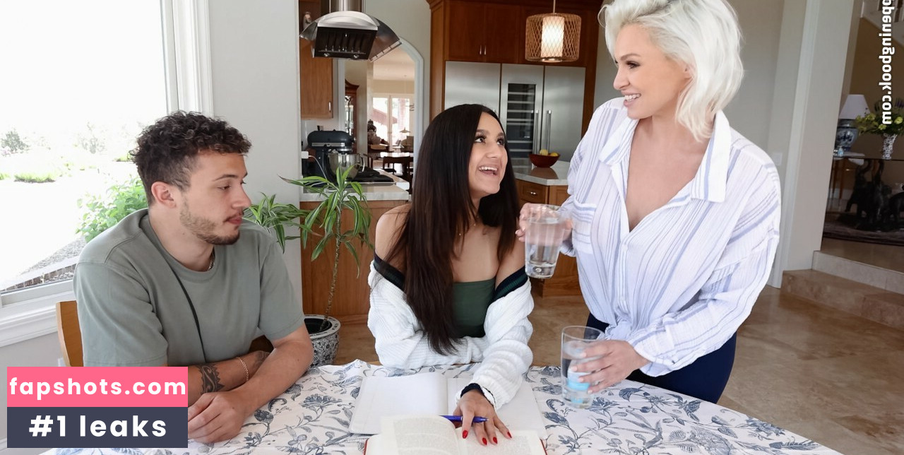 Charli Phoenix Nude Leaks OnlyFans Photos #40 - LeakJerk