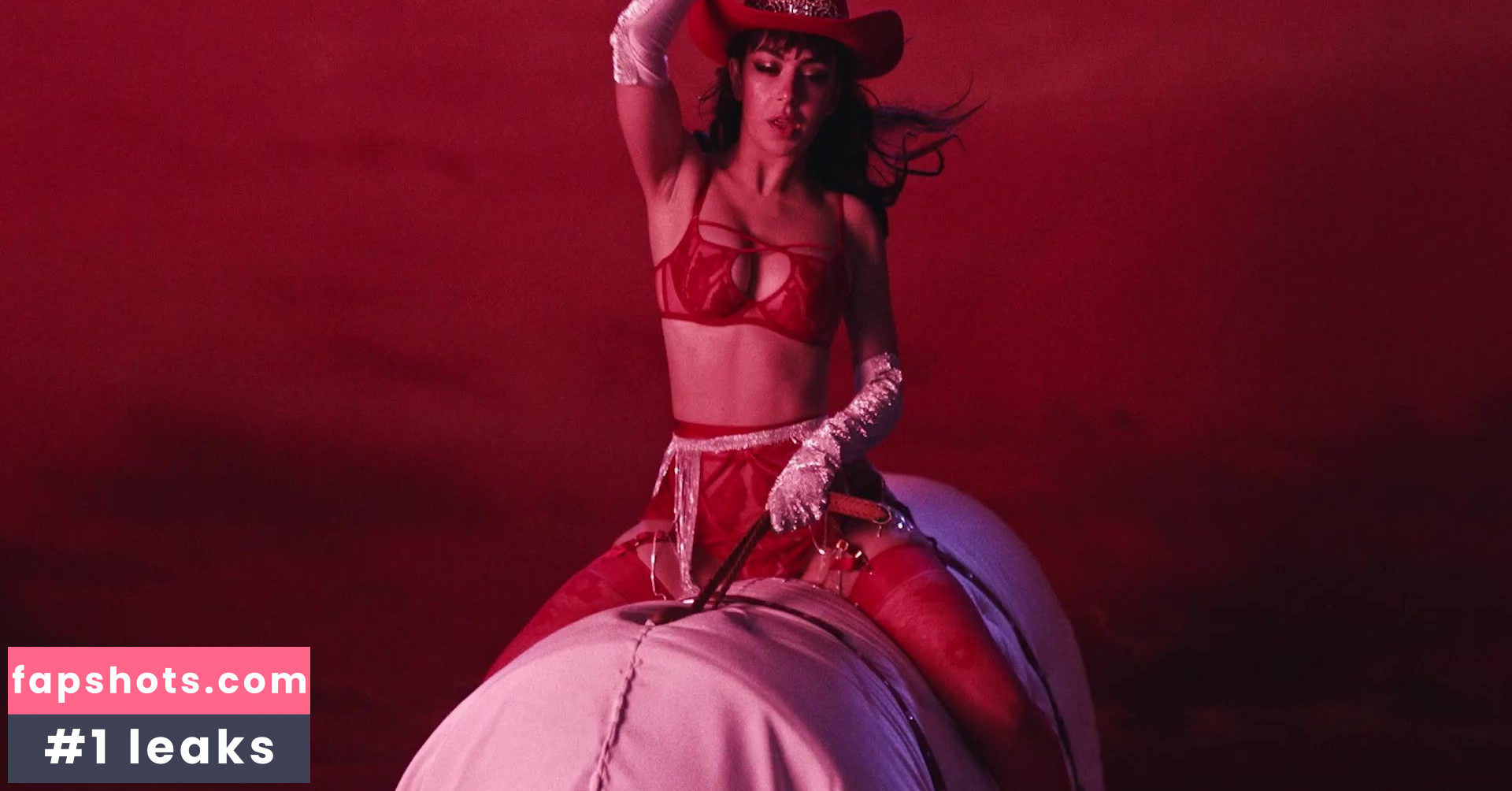 Charli XCX Nahé úniky fotek pouze od fanoušků #1006 - Fapshots