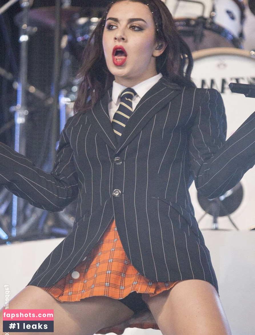 Charli XCX Nahé úniky fotek pouze od fanoušků #1051 - Fapshots