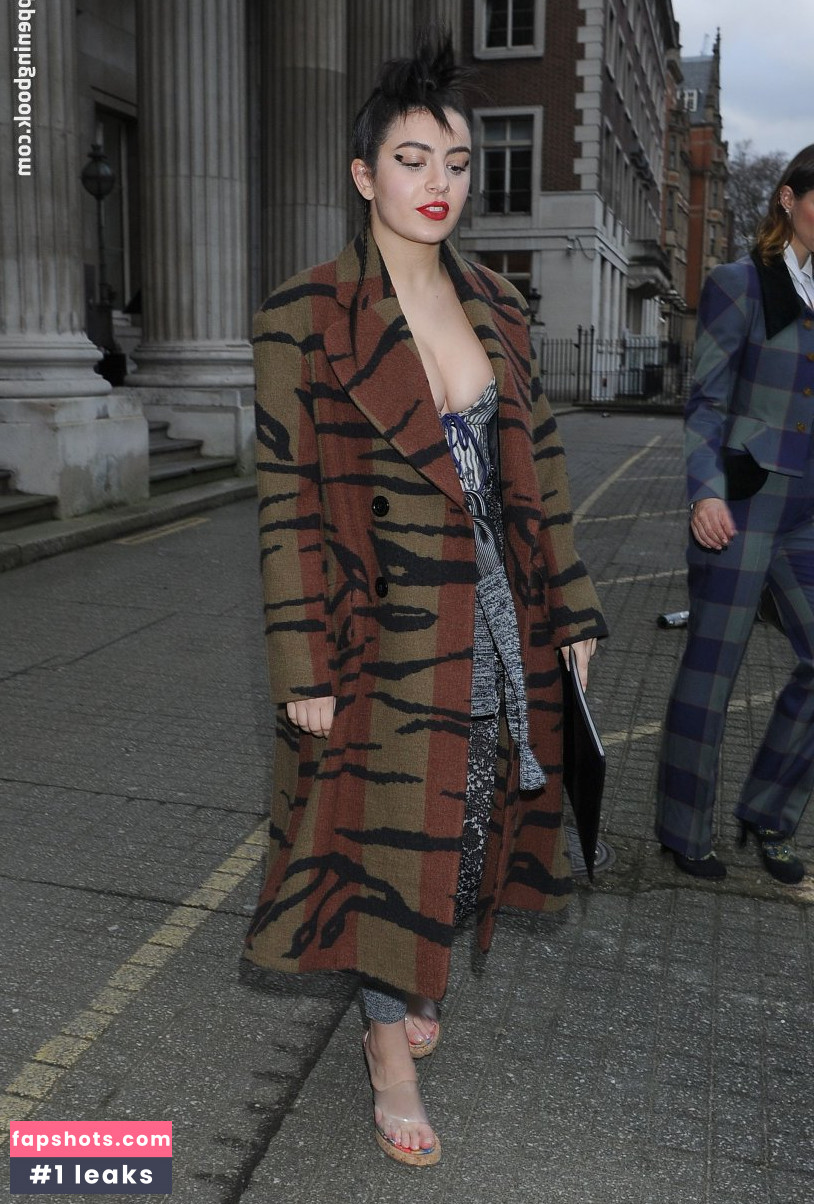 Charli XCX Nahé úniky fotek pouze od fanoušků #1076 - Fapshots