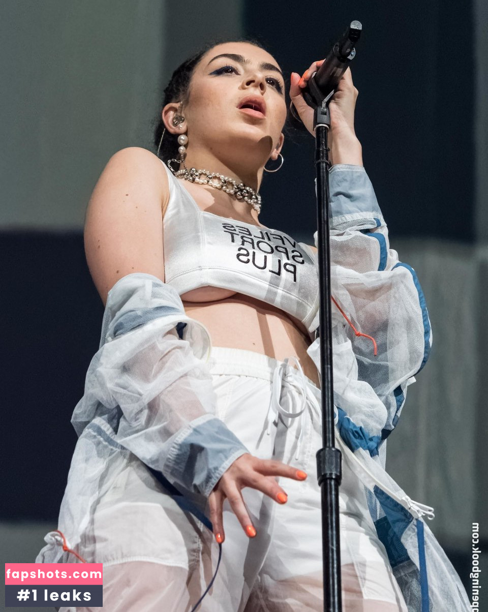 Charli XCX Nahé úniky fotek pouze od fanoušků #1135 - Fapshots