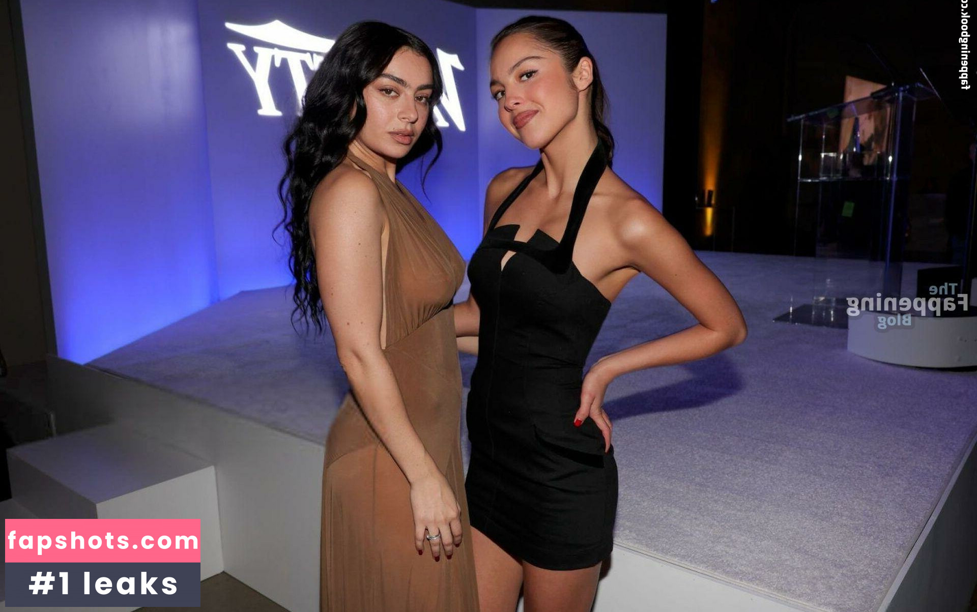 Charli XCX Nahé úniky fotek pouze od fanoušků #295 - Fapshots