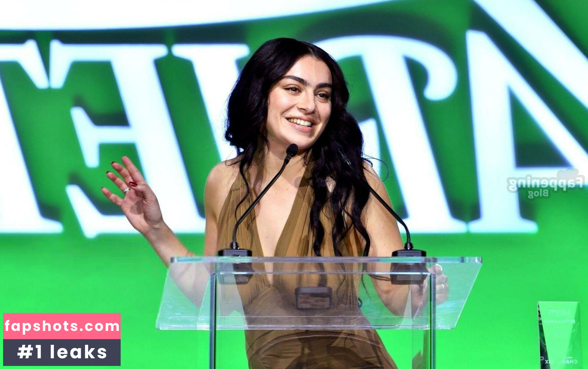 Charli XCX Nahé úniky fotek pouze od fanoušků #303 - Fapshots