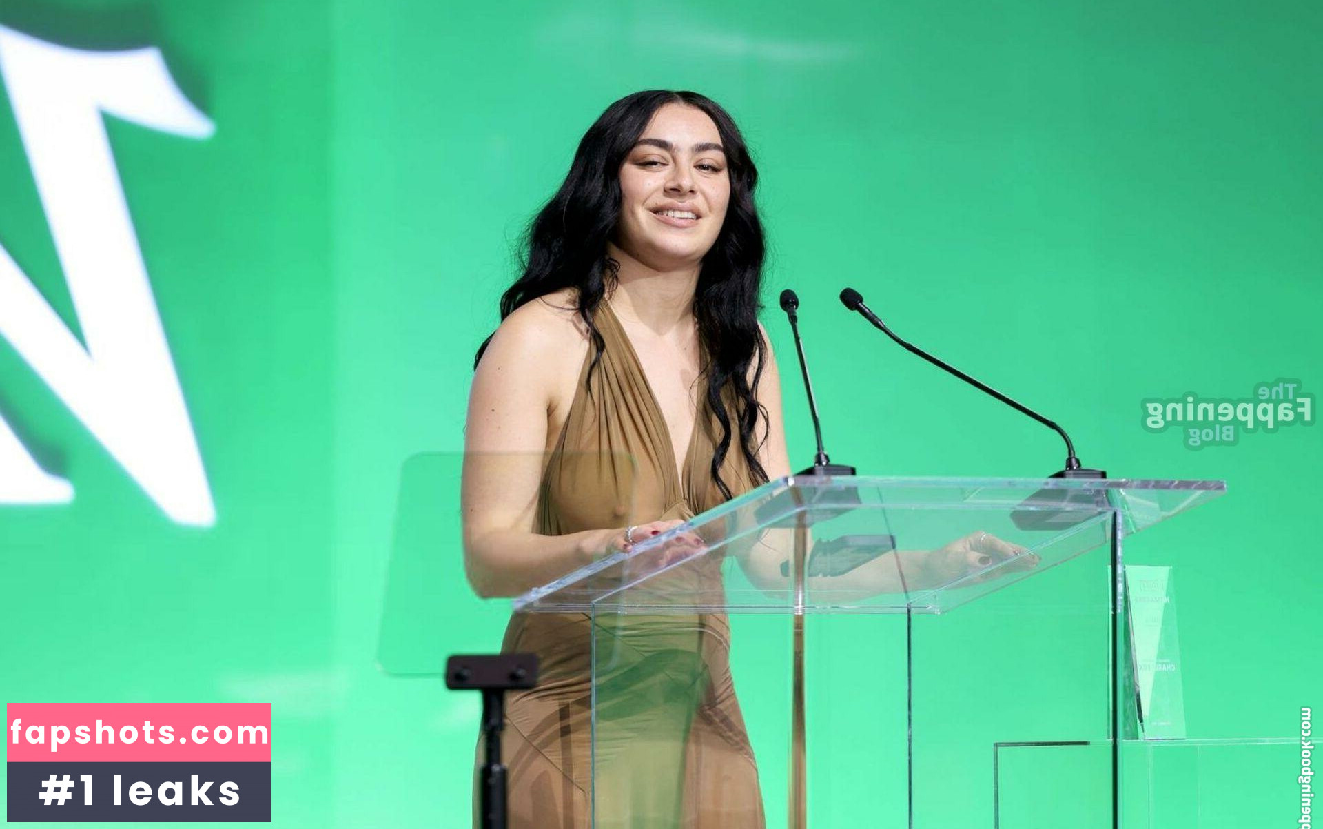 Charli XCX Nahé úniky fotek pouze od fanoušků #305 - Fapshots