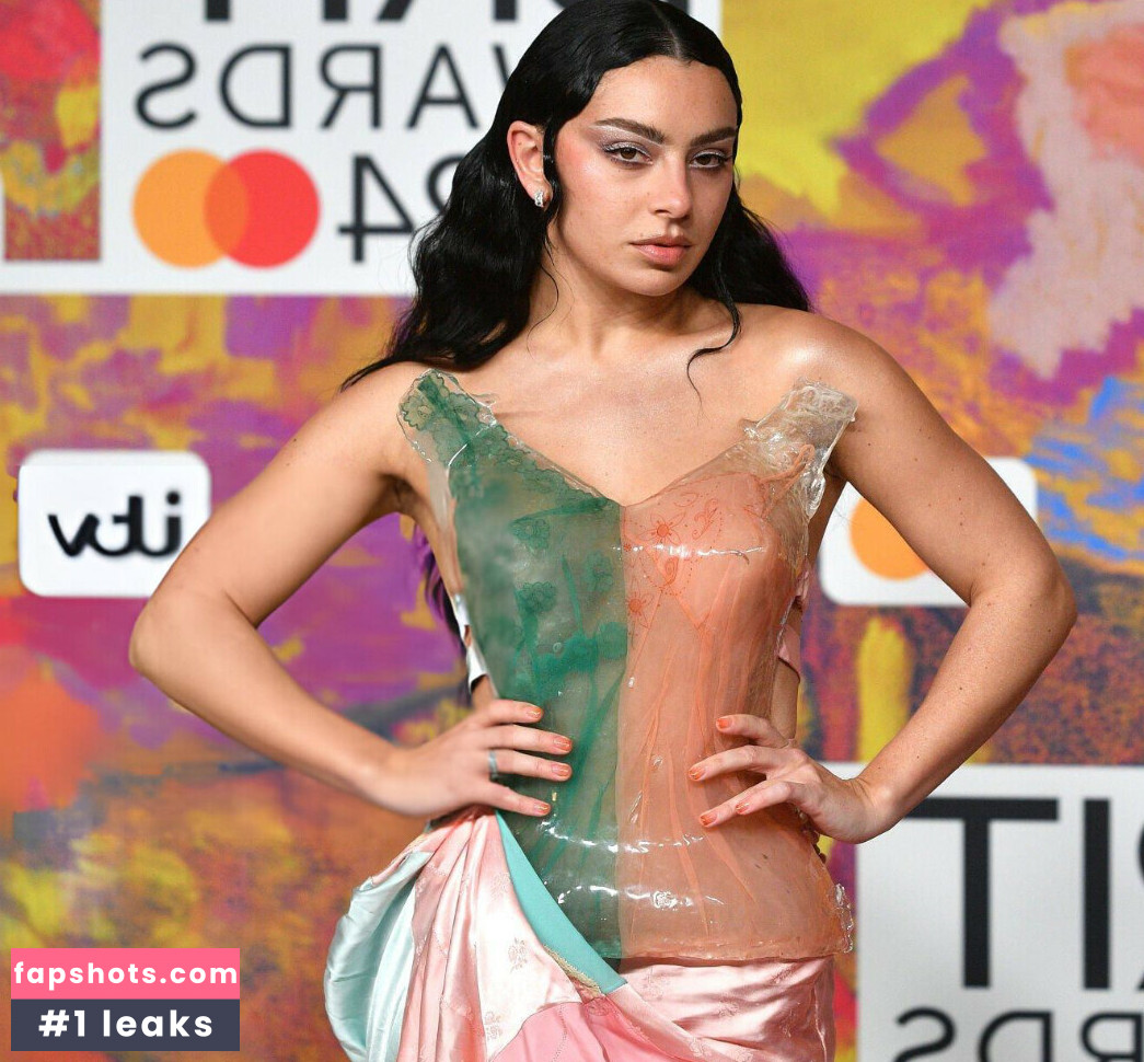 Charli XCX Nahé úniky fotek pouze od fanoušků #611 - Fapshots