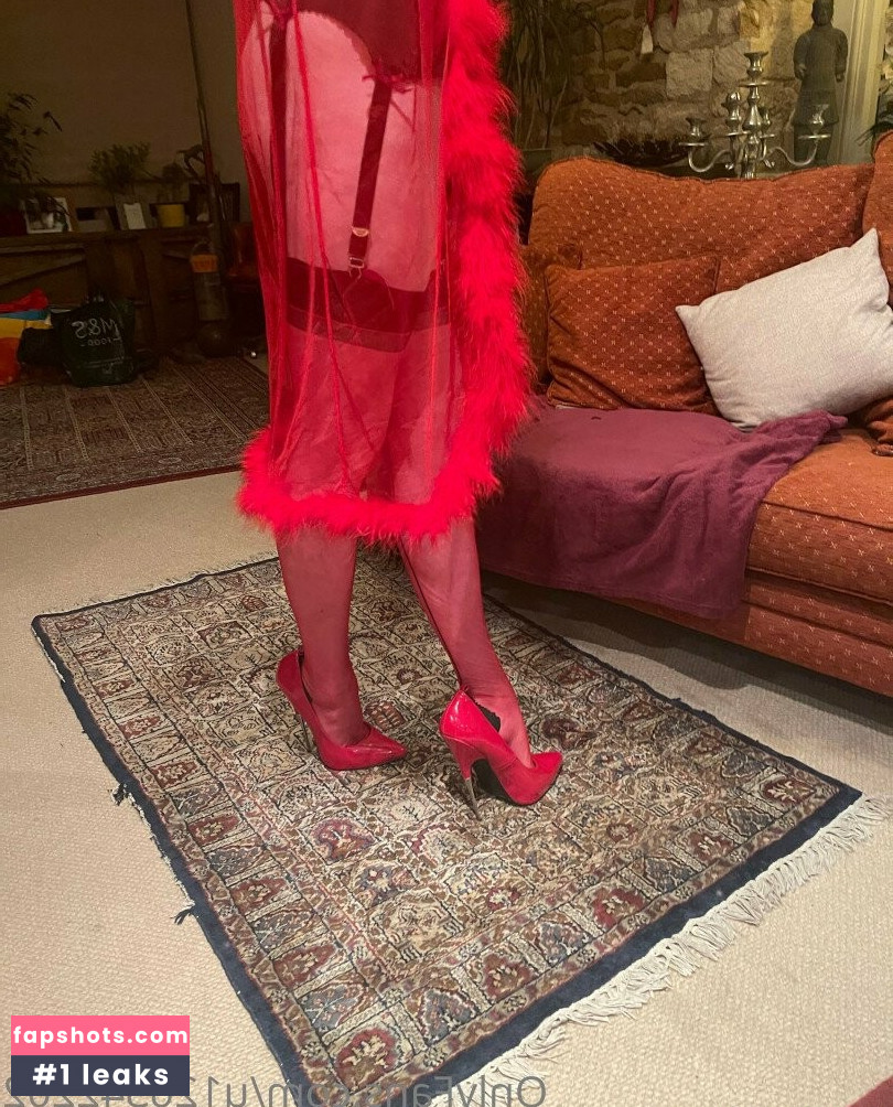 Charlie Cat nude babe gallery