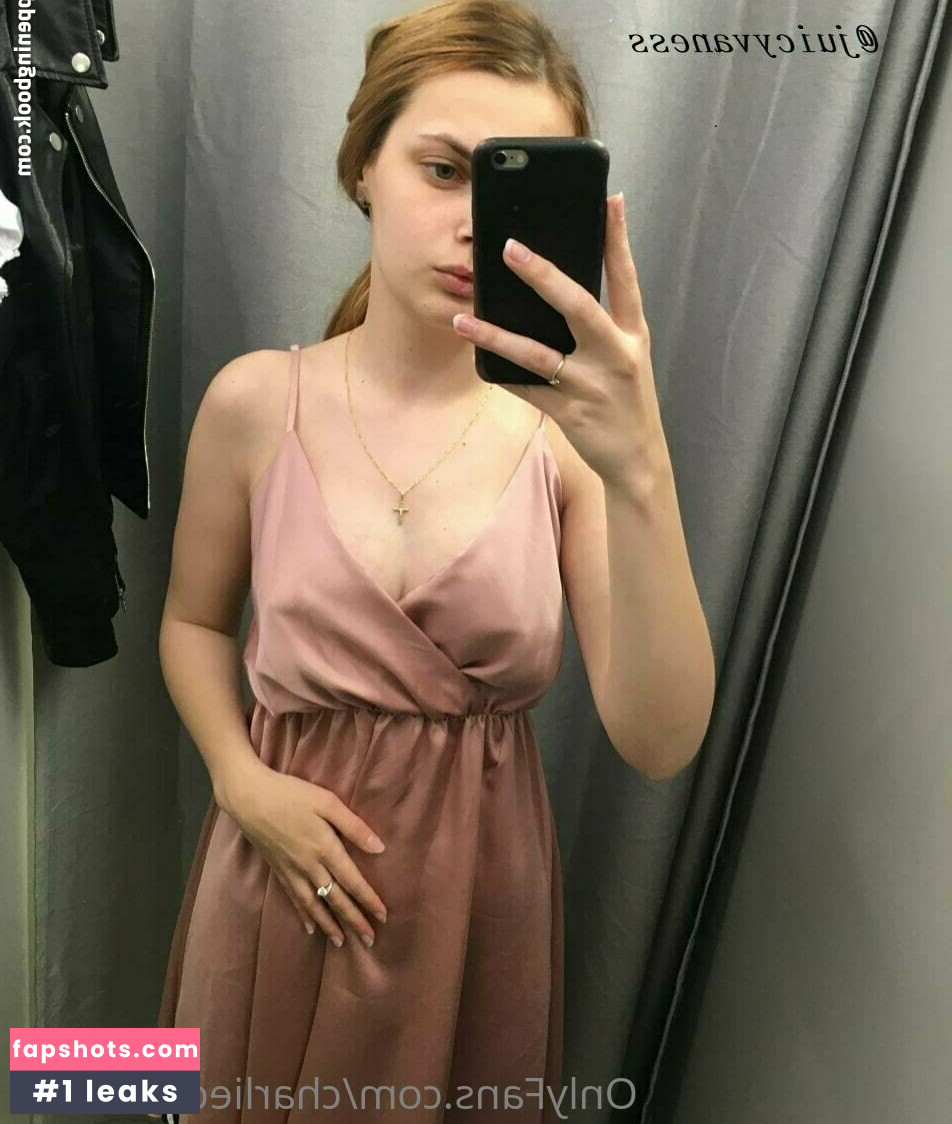 charliedoexofree nude babe gallery