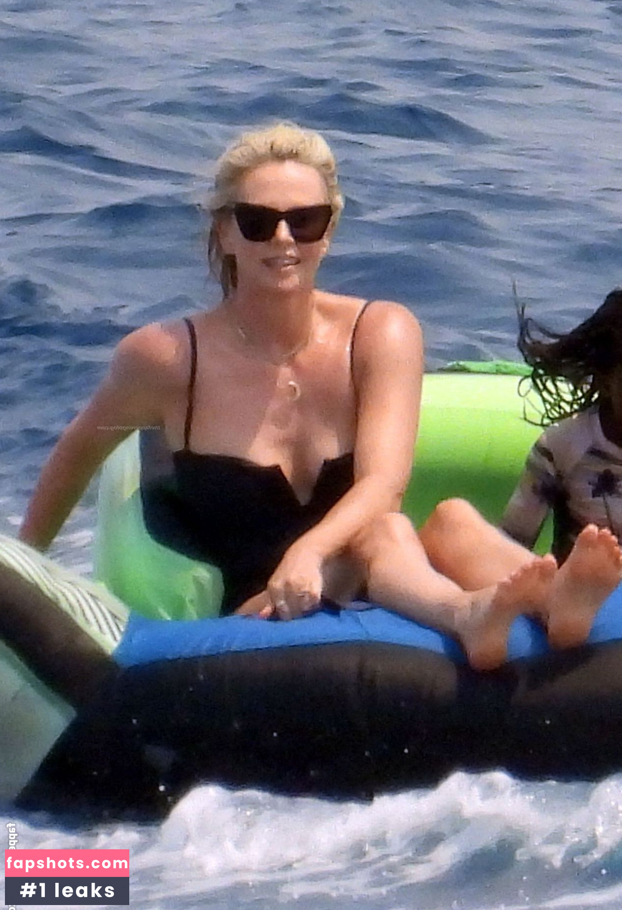 Charlize Theron Nahé úniky fotek pouze od fanoušků #248 - Fapshots