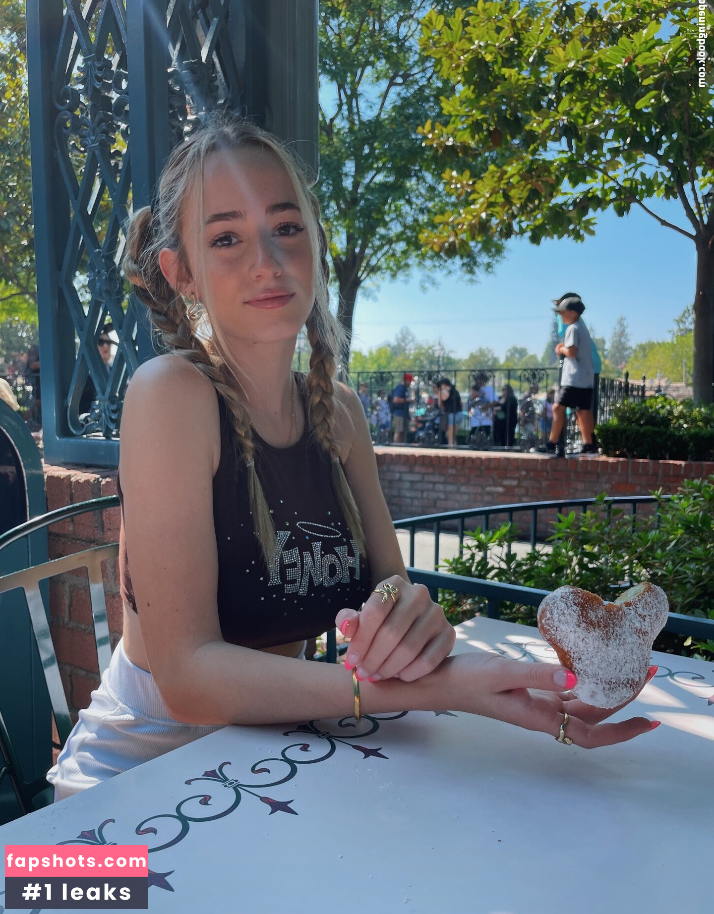 Charlotte Bregman gallery photo #14