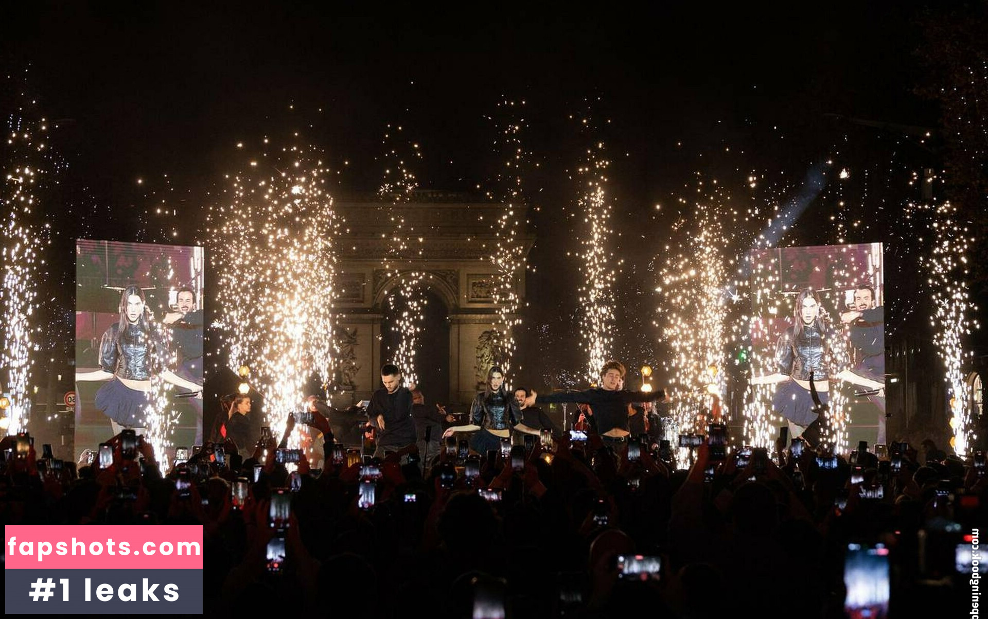 Charlotte Cardin gallery photo #22