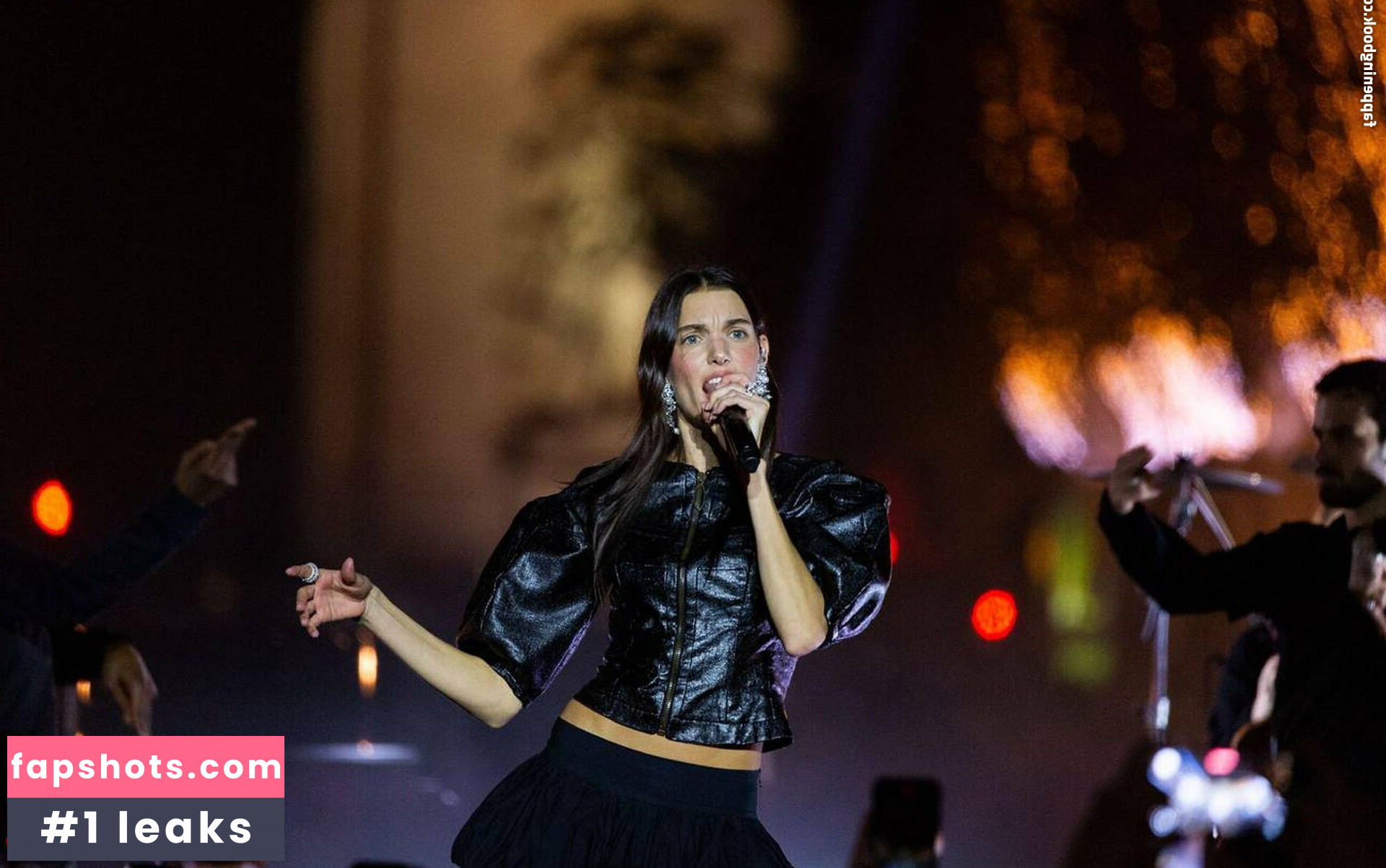 Charlotte Cardin gallery photo #26