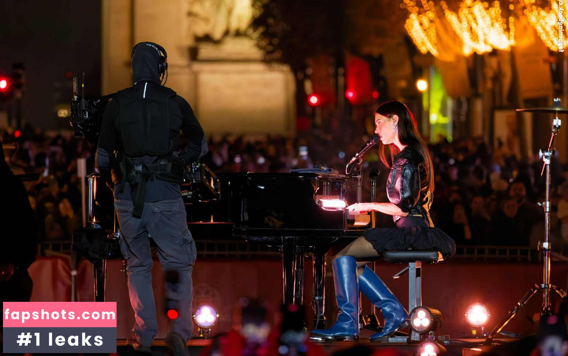 Charlotte Cardin gallery photo #29