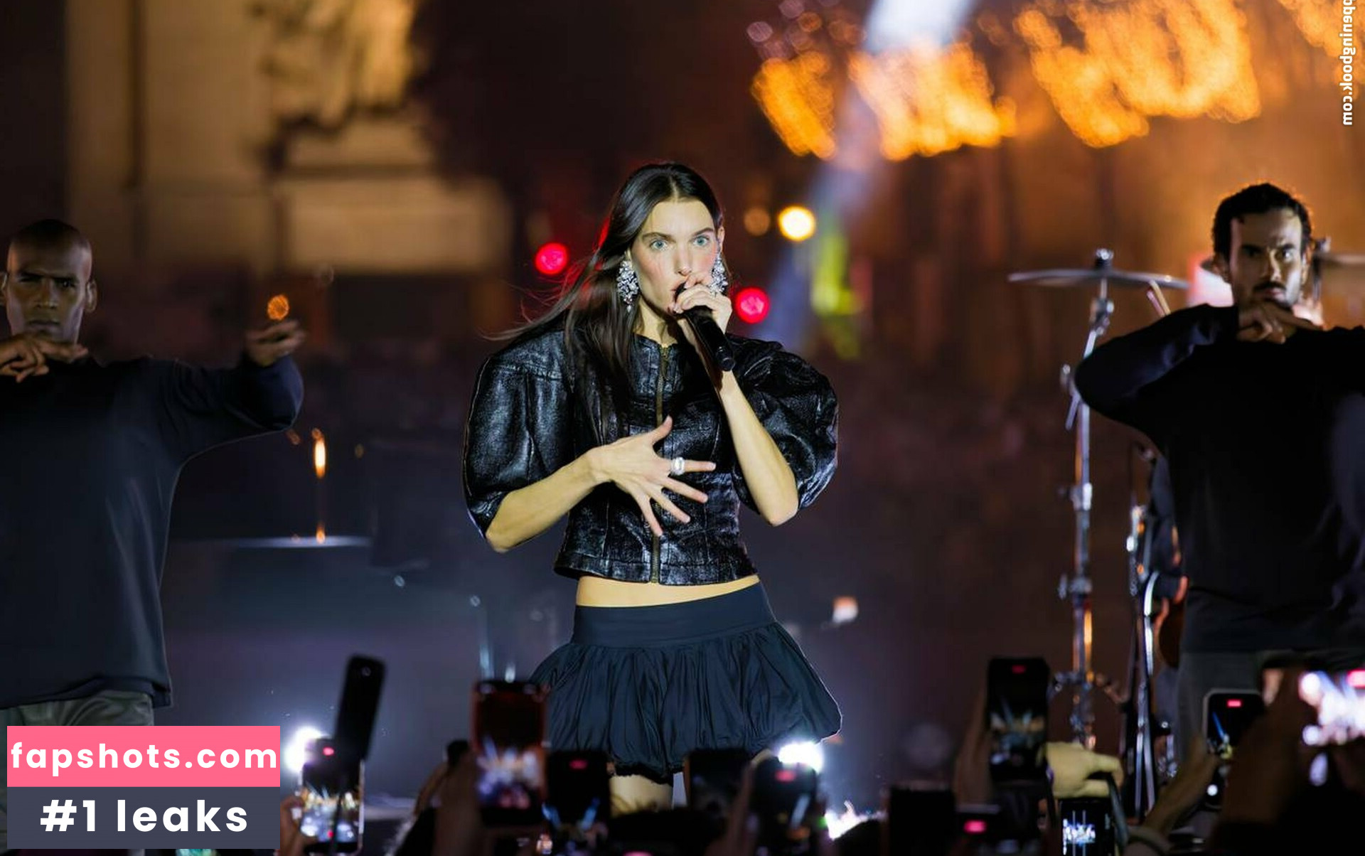 Charlotte Cardin gallery photo #4