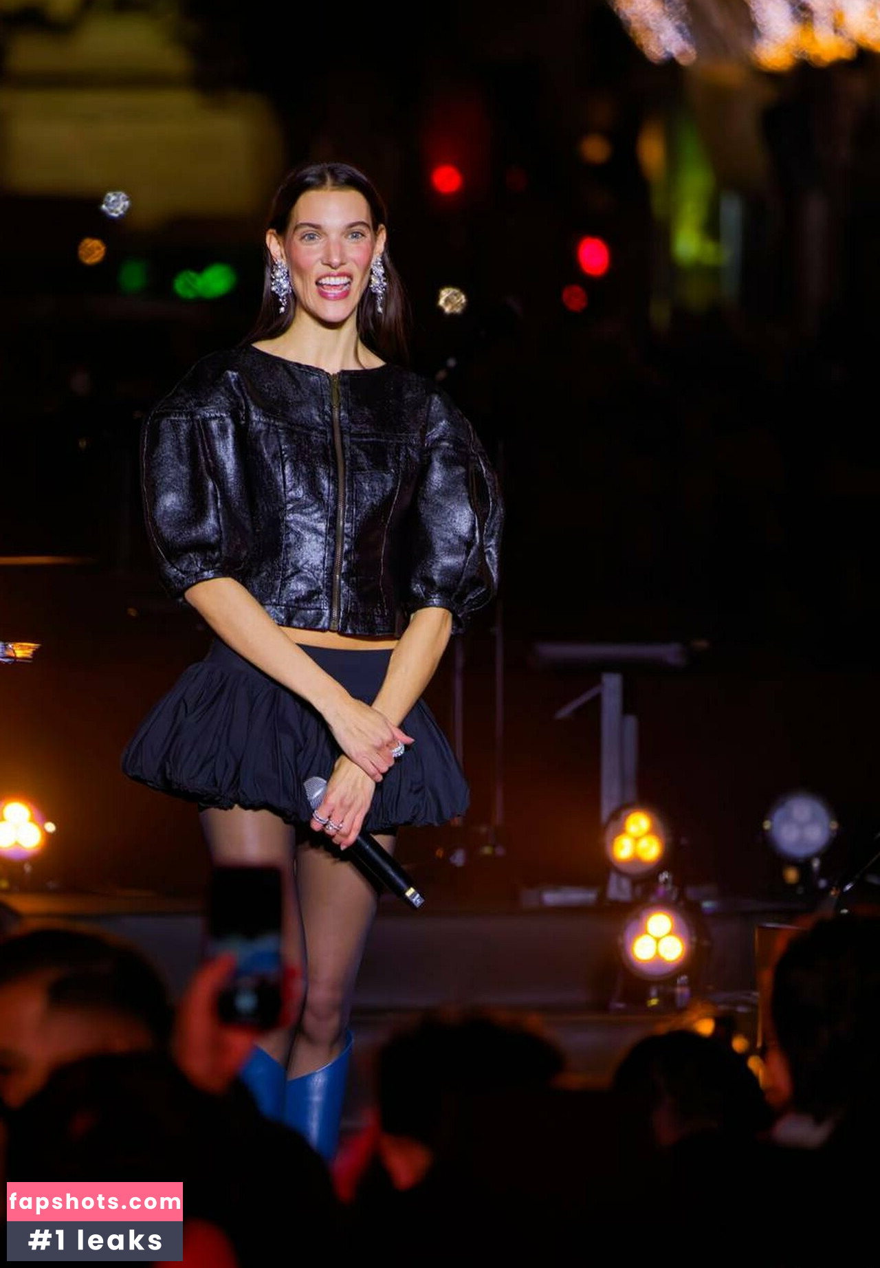 Charlotte Cardin gallery photo #34