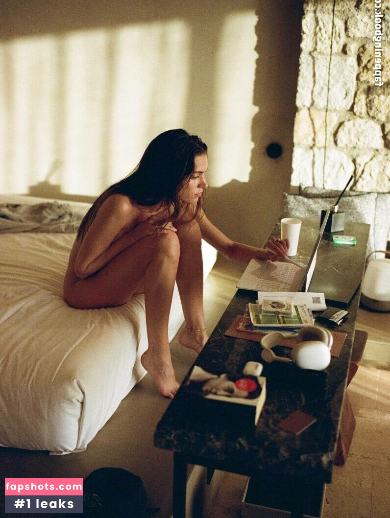 Charlotte Cardin gallery photo #42