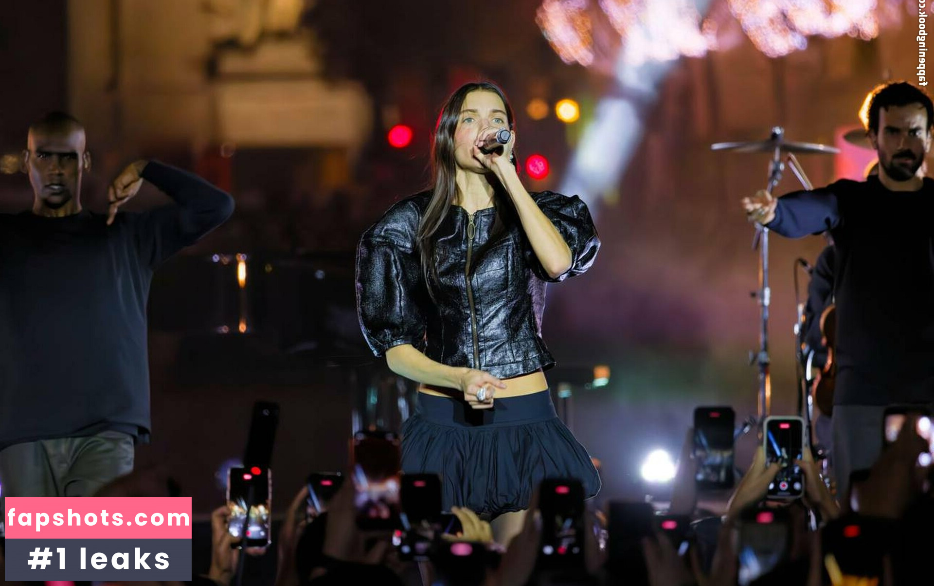 Charlotte Cardin gallery photo #6