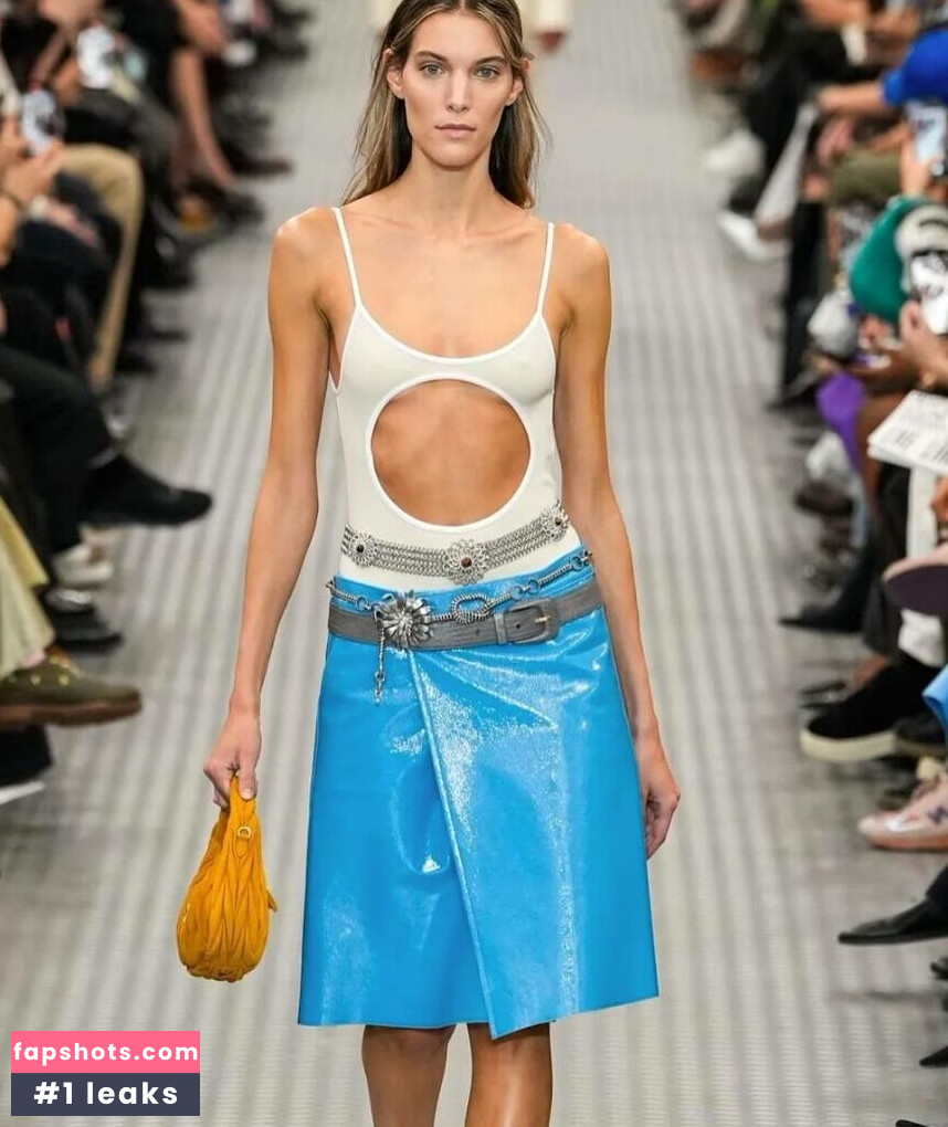 Charlotte Cardin gallery photo #51