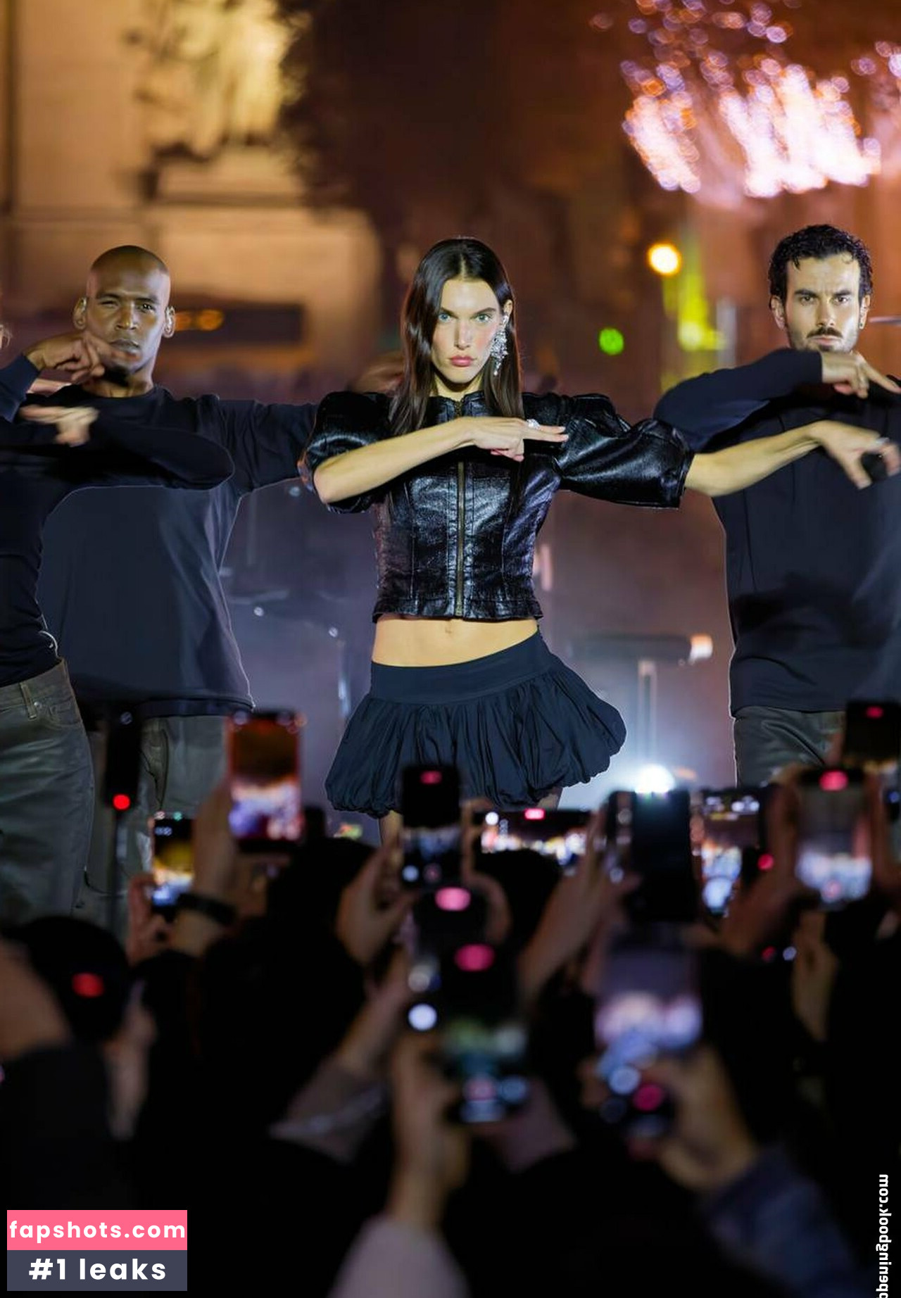 Charlotte Cardin gallery photo #7