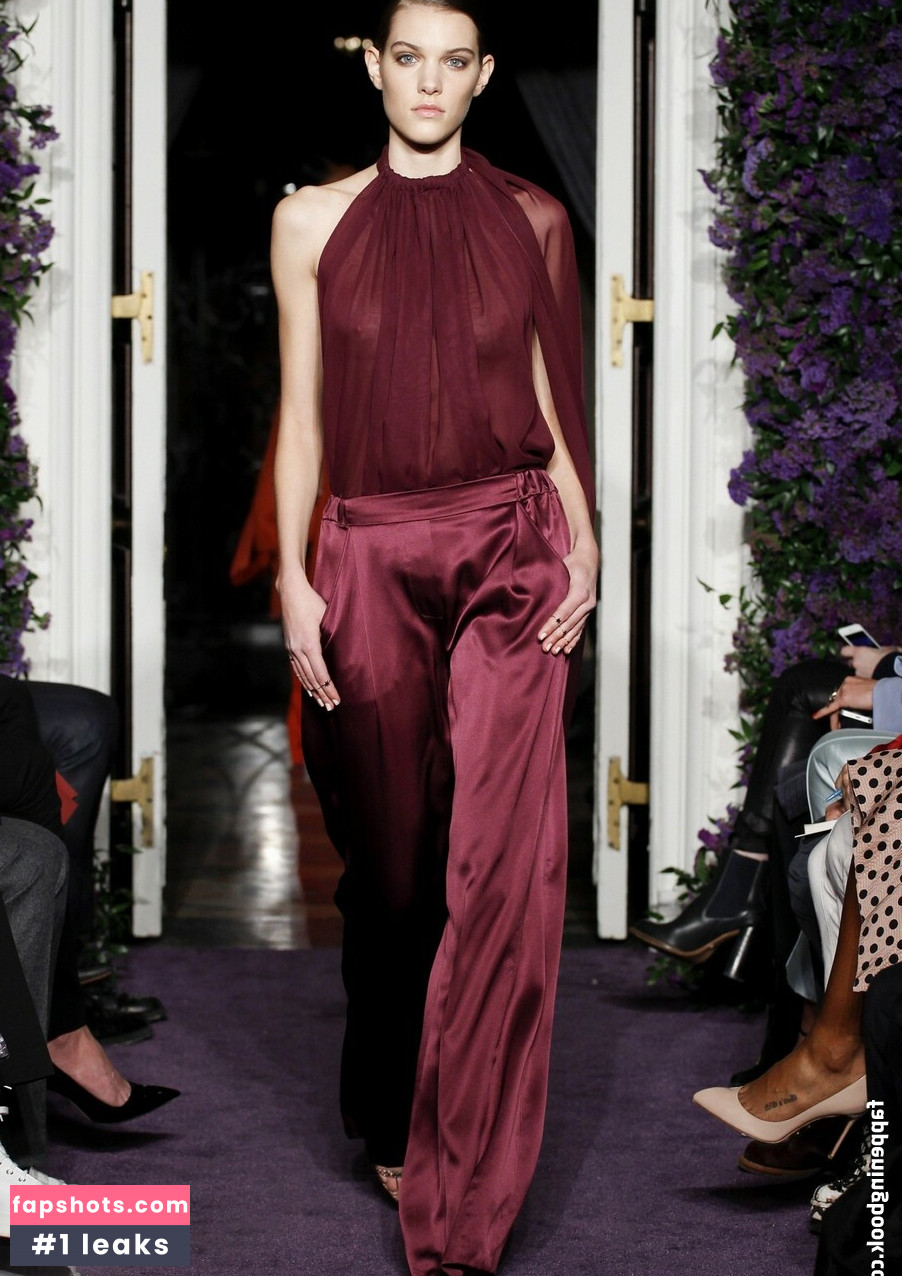 Charlotte Cardin gallery photo #62