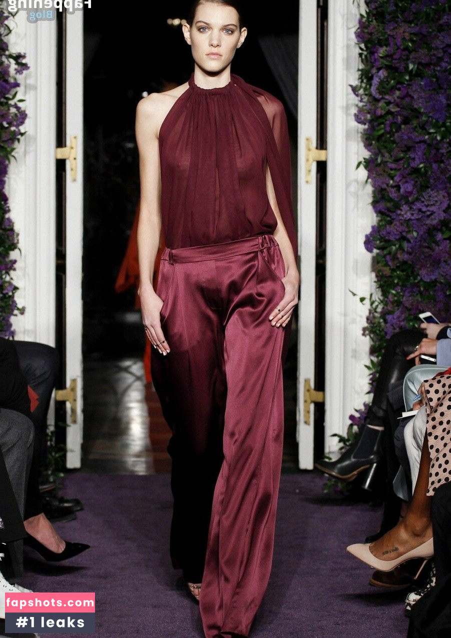 Charlotte Cardin gallery photo #73