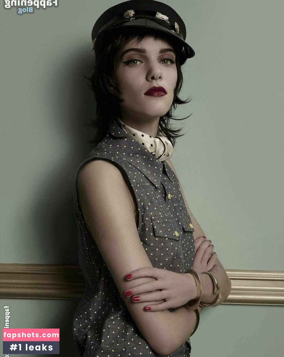 Charlotte Cardin gallery photo #74