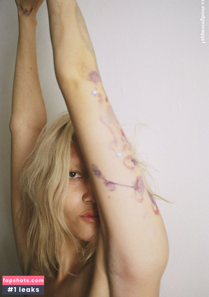 Charlotte Carey gallery photo #12