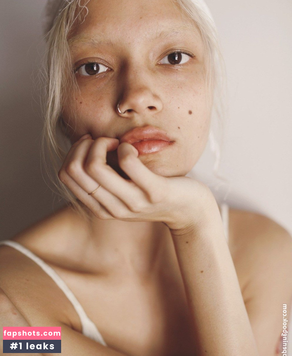 Charlotte Carey gallery photo #8