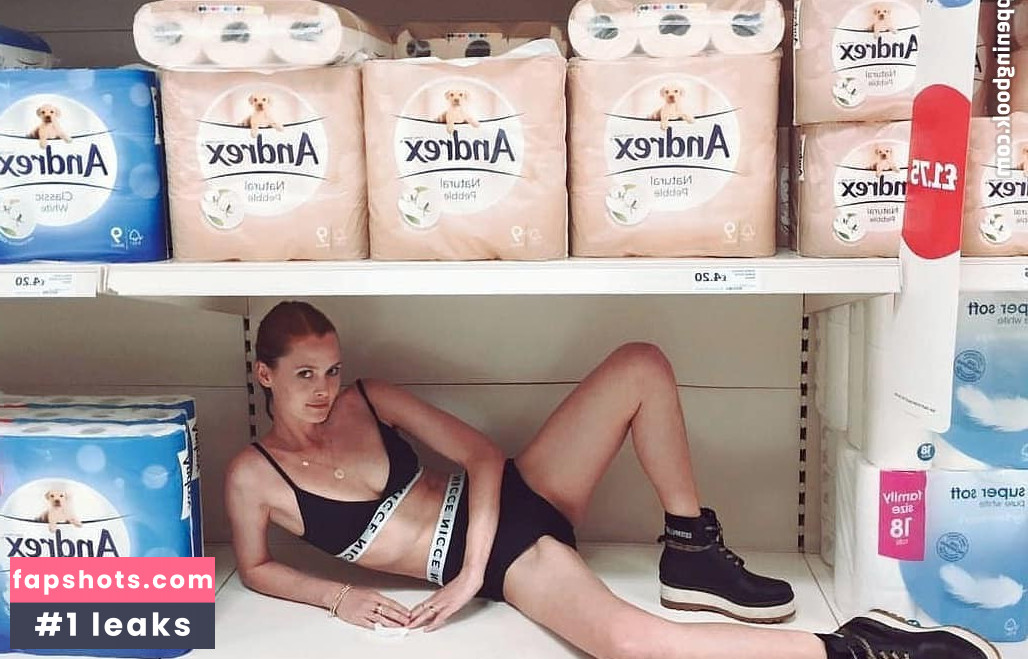 Charlotte de Carle Filtración Desnuda OnlyFans Foto #5 - Fapshots