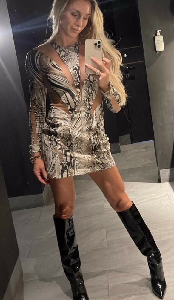 charlotte-flair Nahé úniky fotek pouze od fanoušků #417 - Fapshots