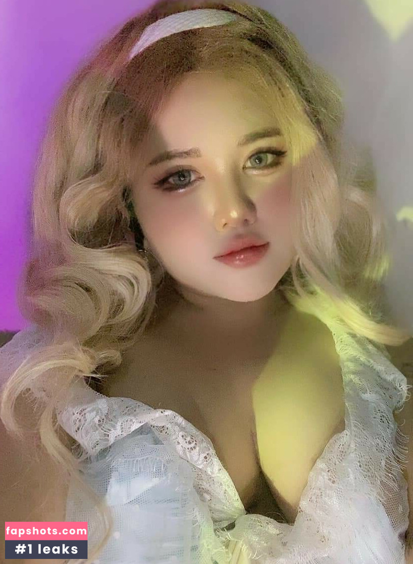 Charlotte LinLin gallery photo #5