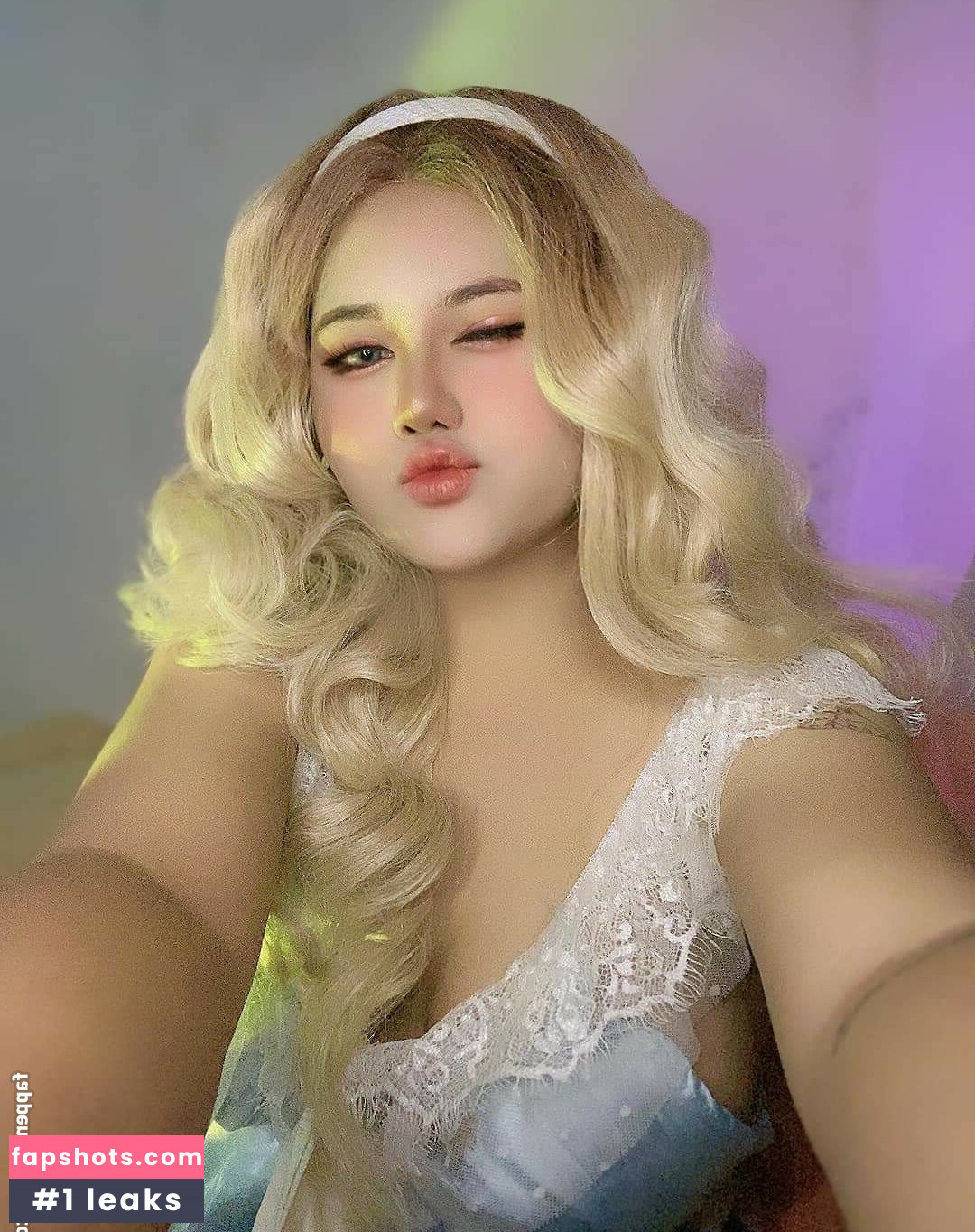 Charlotte LinLin gallery photo #6