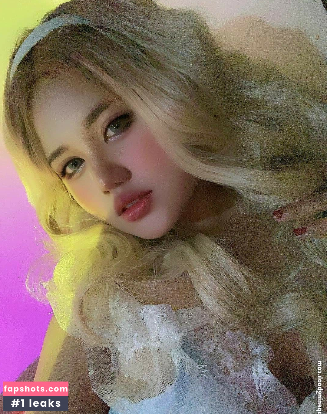 Charlotte LinLin gallery photo #9