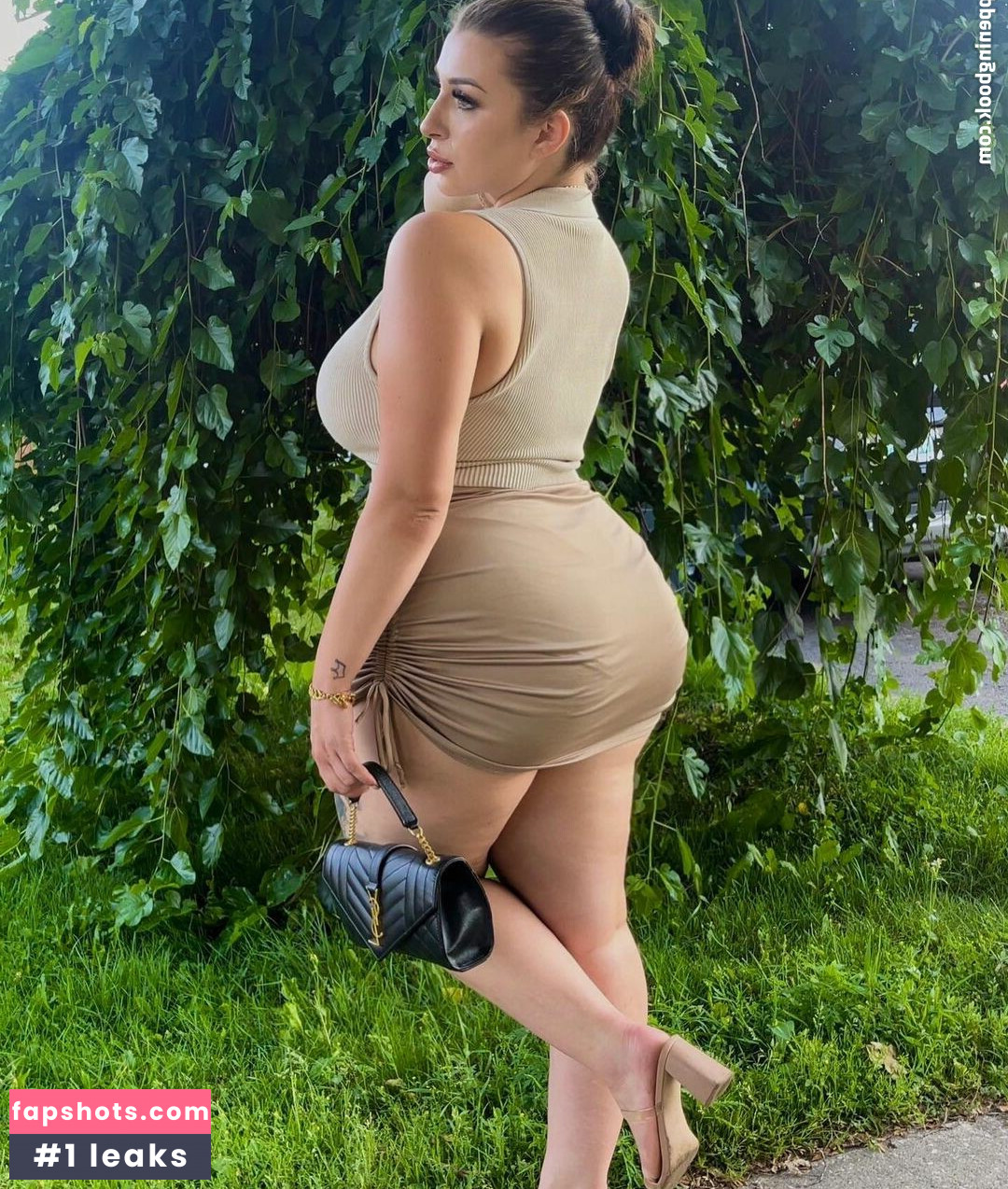 Charlotte M gallery photo #47