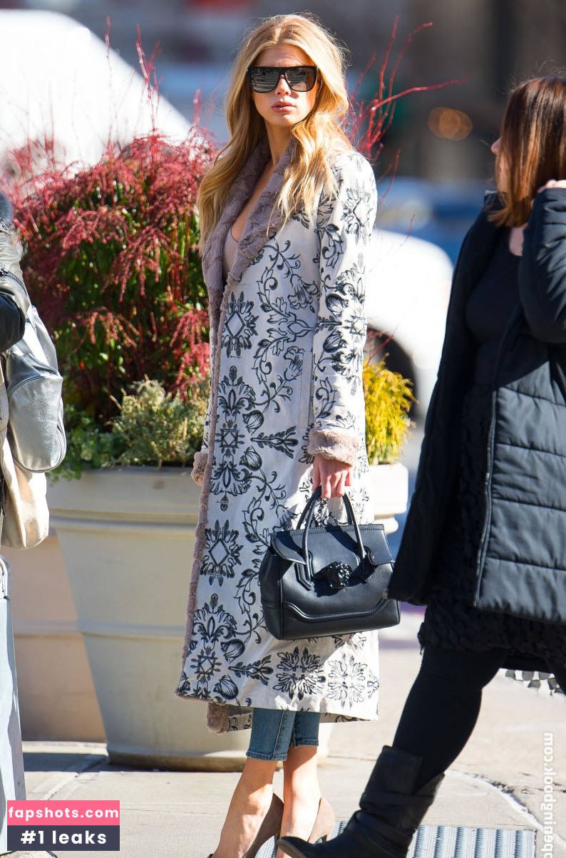 Charlotte McKinney gallery photo #1032