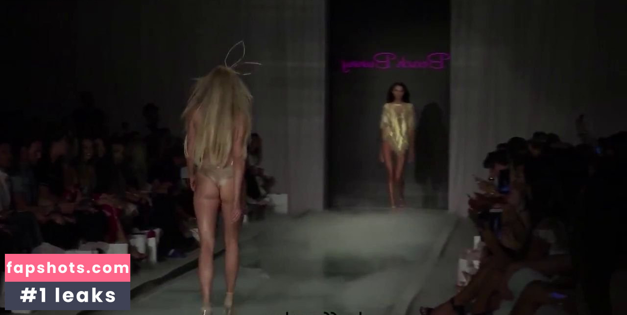 Charlotte McKinney gallery photo #1156