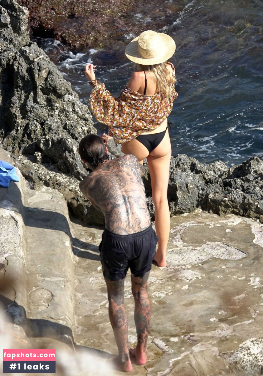 Charlotte McKinney gallery photo #1241