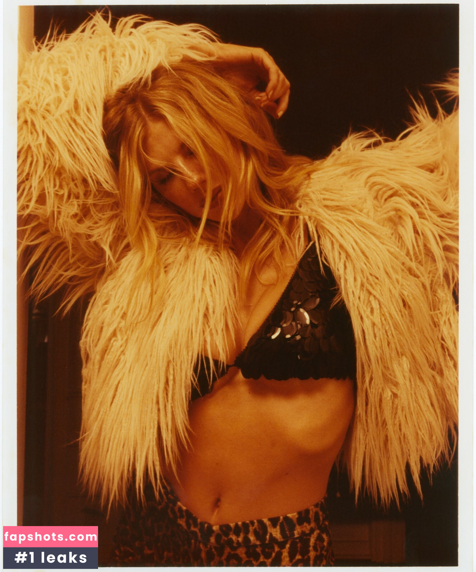 Charlotte McKinney gallery photo #127