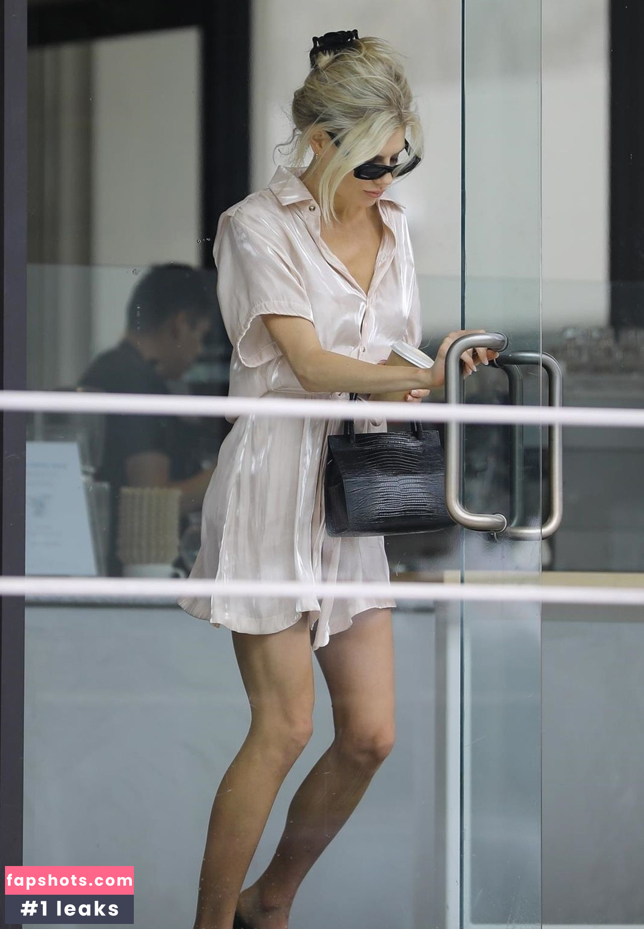 Charlotte McKinney gallery photo #646