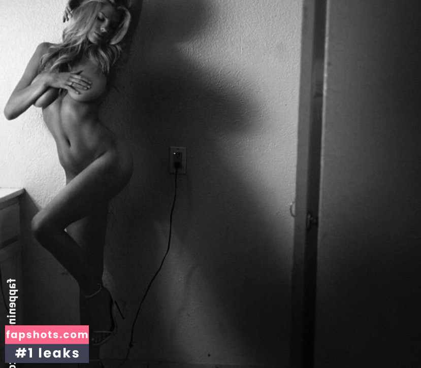 Charlotte McKinney gallery photo #741