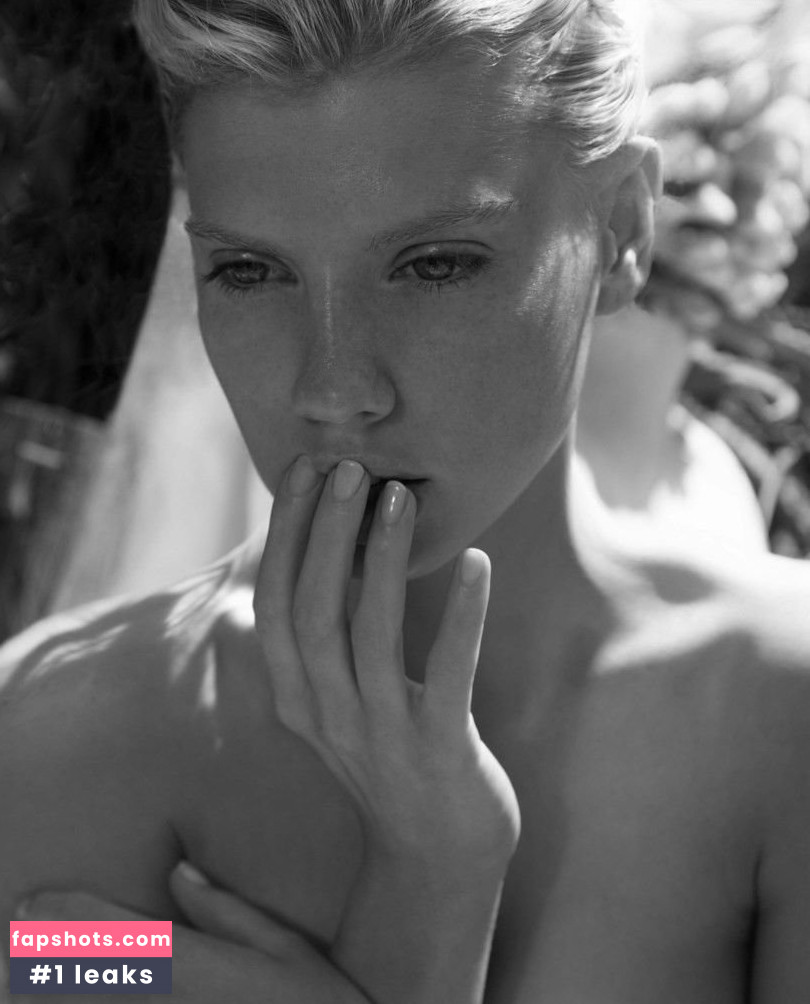 Charlotte McKinney gallery photo #942