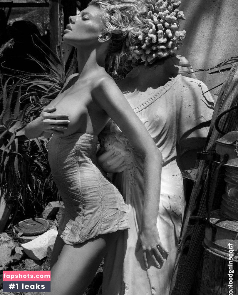 Charlotte McKinney gallery photo #945