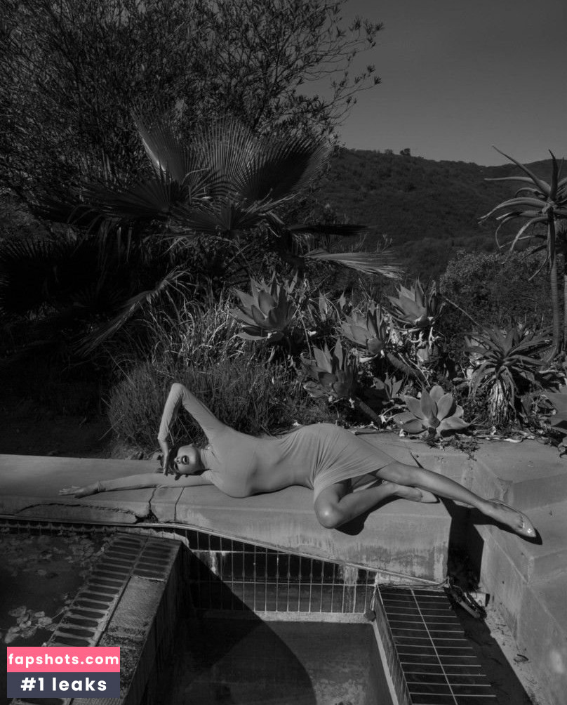 Charlotte McKinney gallery photo #949