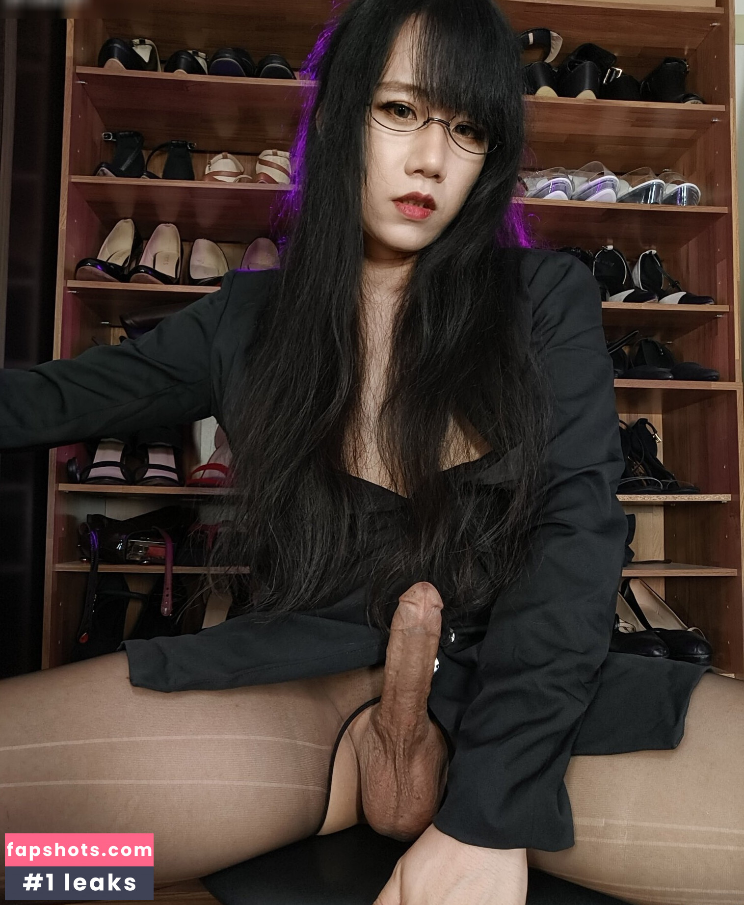 Charlotte Niya gallery photo #15