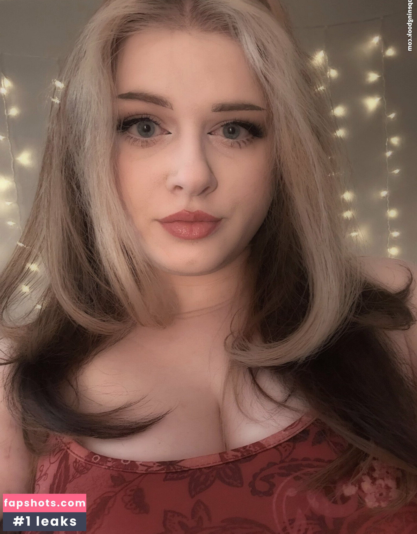 CheersItsKatie gallery photo #3